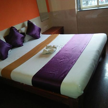 Hotel Q Deck Mumbai Exterior photo