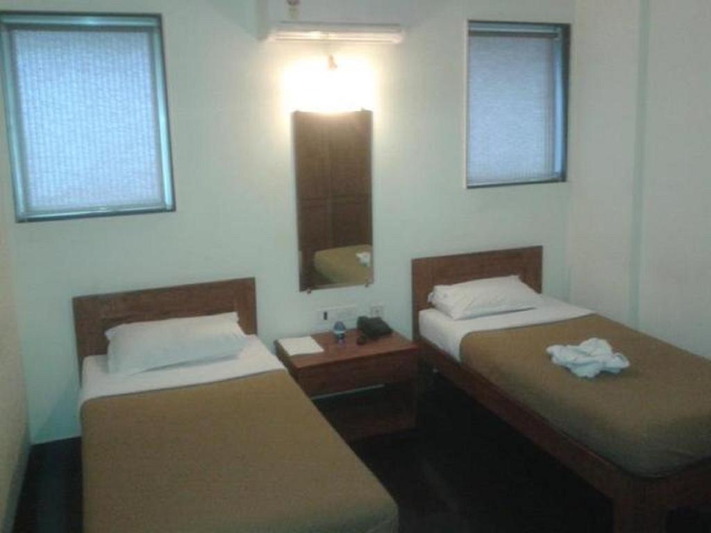 Hotel Q Deck Mumbai Exterior photo