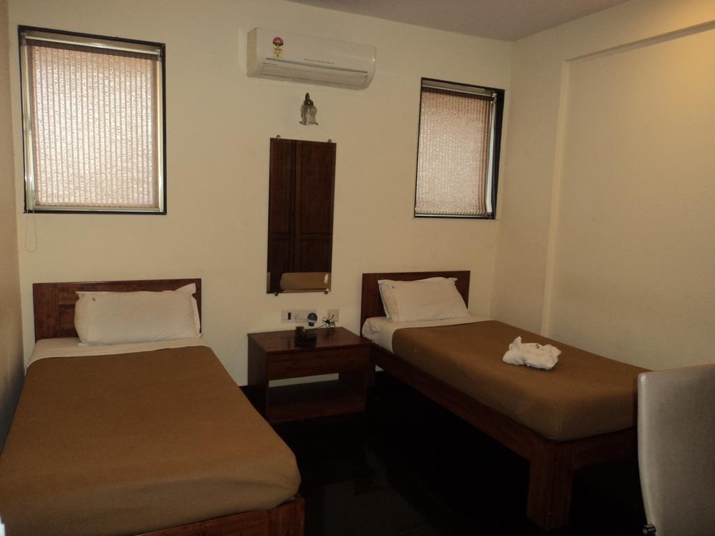 Hotel Q Deck Mumbai Room photo