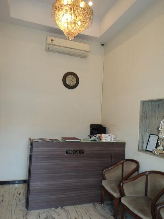Hotel Q Deck Mumbai Exterior photo