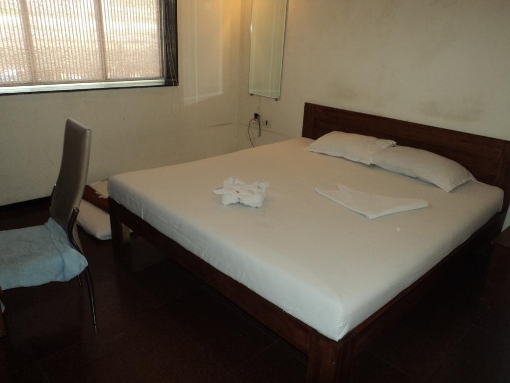 Hotel Q Deck Mumbai Room photo