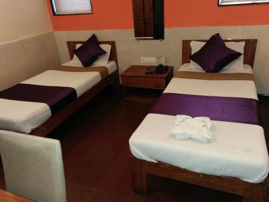 Hotel Q Deck Mumbai Exterior photo