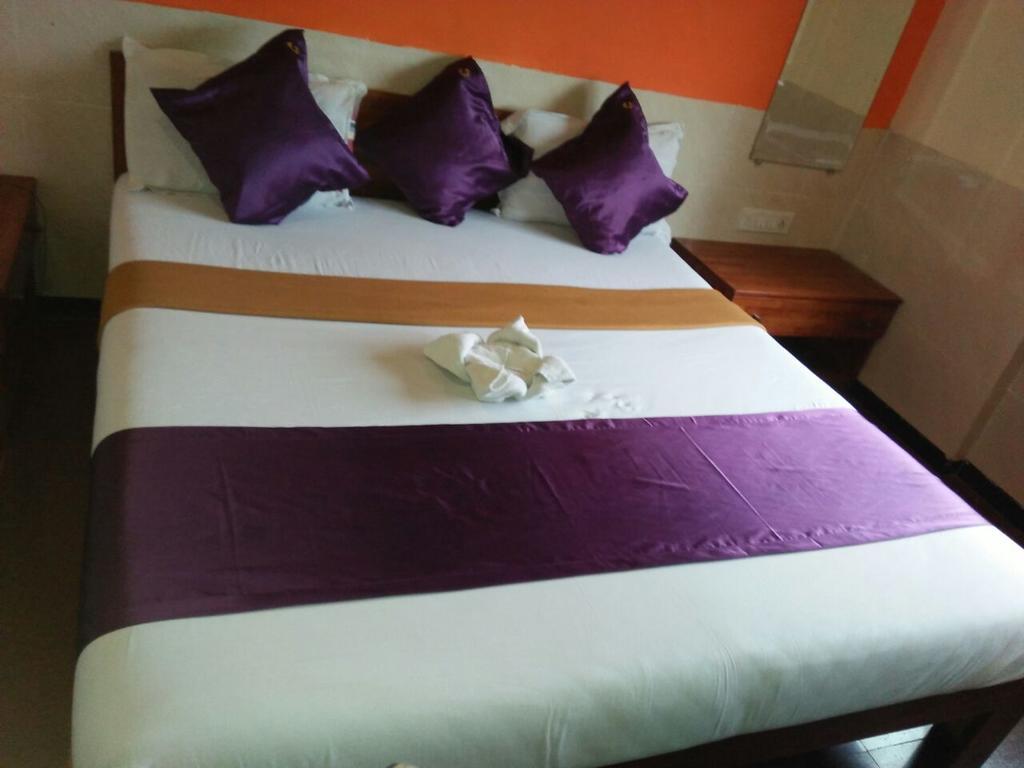 Hotel Q Deck Mumbai Exterior photo