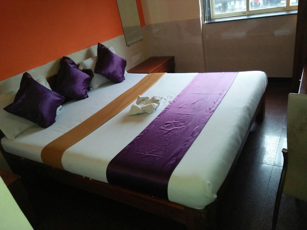 Hotel Q Deck Mumbai Exterior photo