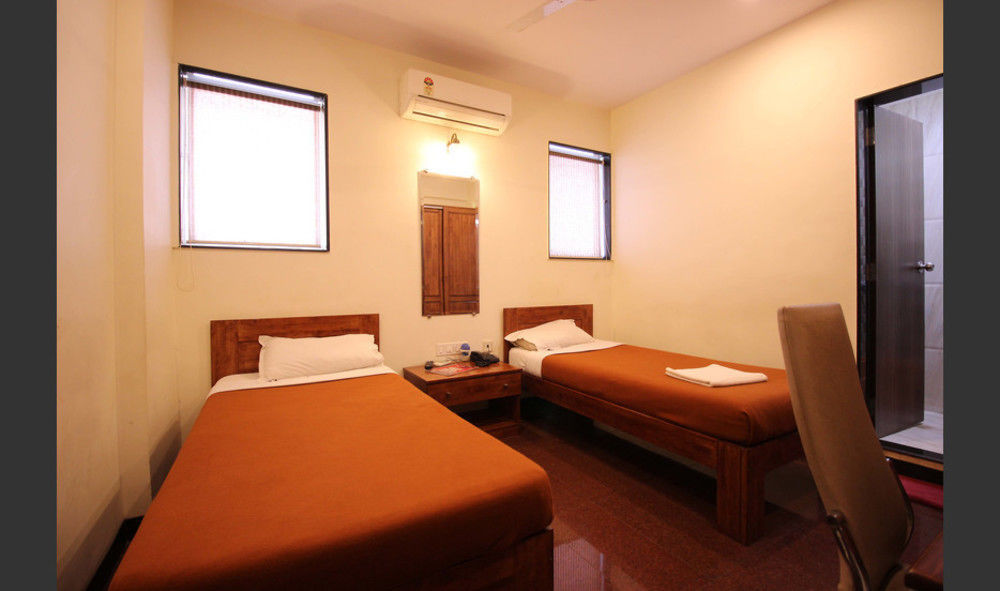 Hotel Q Deck Mumbai Exterior photo