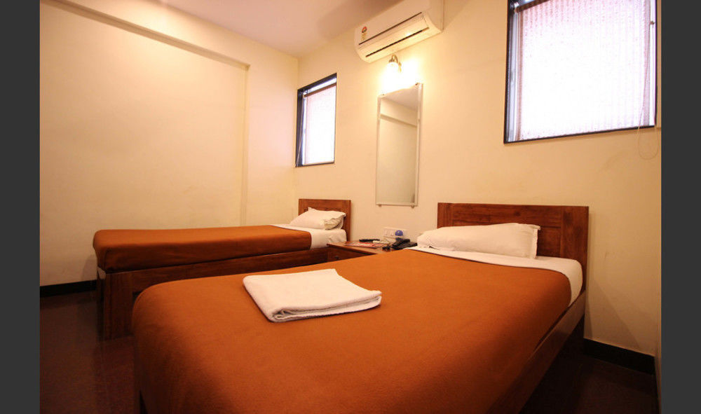 Hotel Q Deck Mumbai Exterior photo