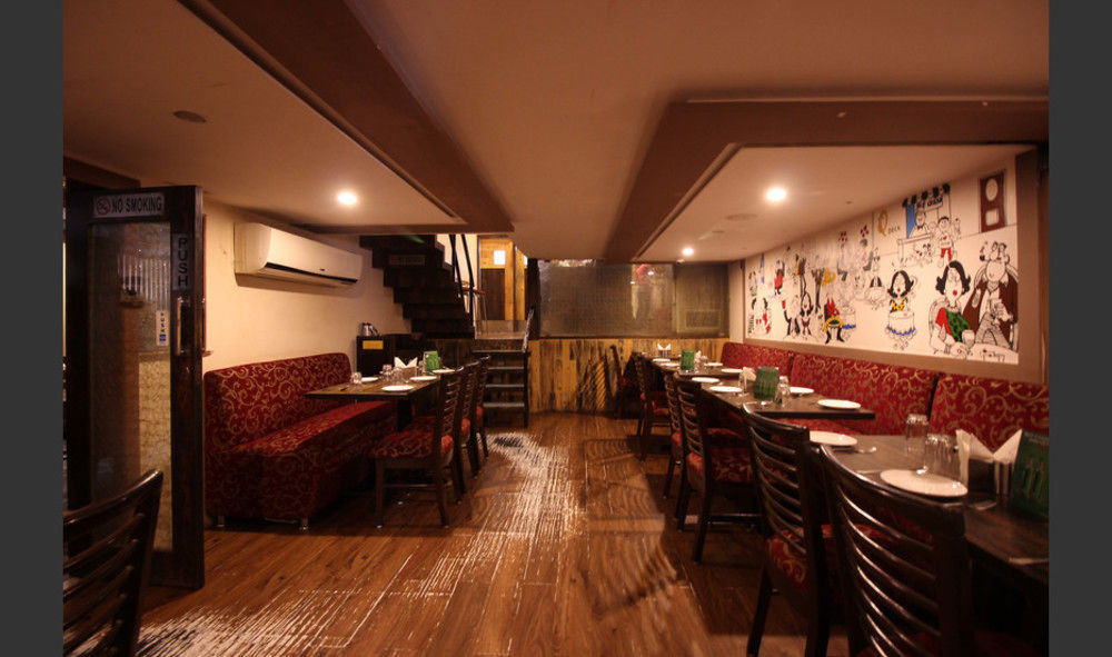 Hotel Q Deck Mumbai Exterior photo