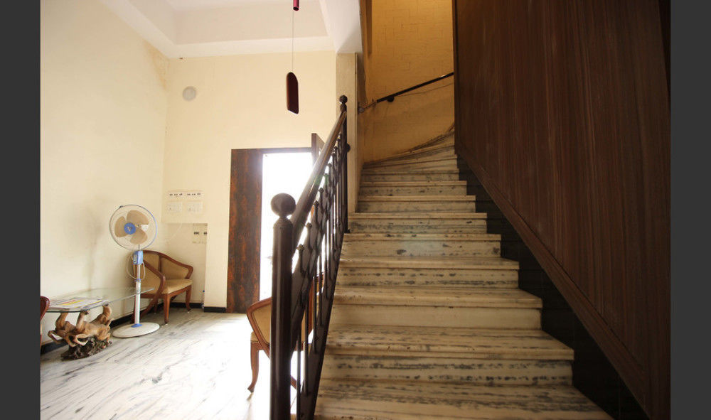 Hotel Q Deck Mumbai Exterior photo