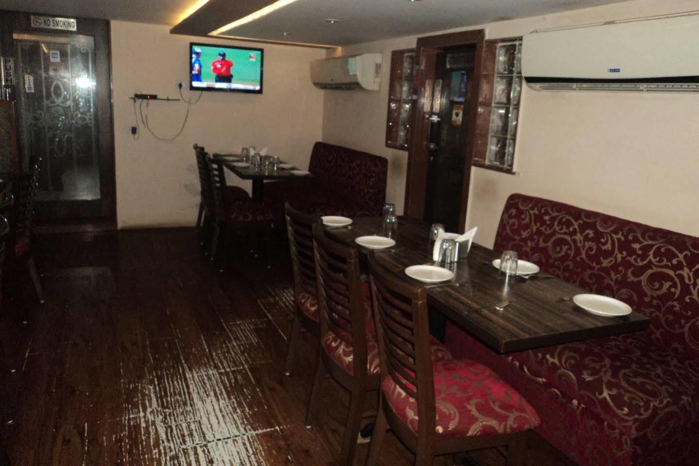 Hotel Q Deck Mumbai Exterior photo