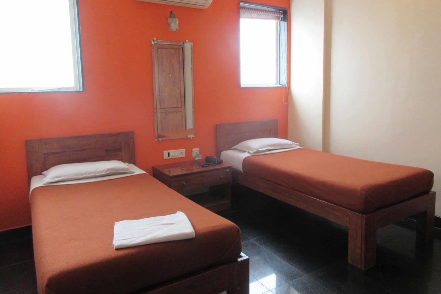 Hotel Q Deck Mumbai Exterior photo