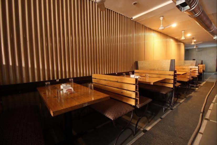 Hotel Q Deck Mumbai Exterior photo