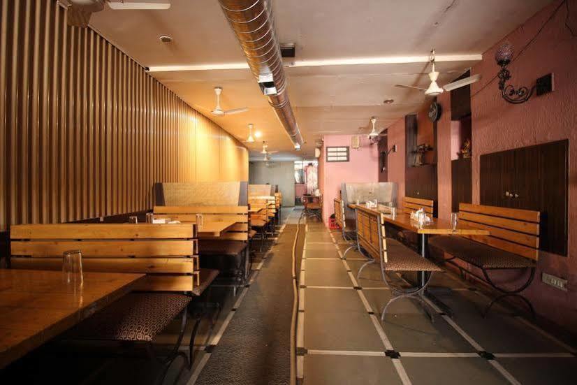 Hotel Q Deck Mumbai Exterior photo